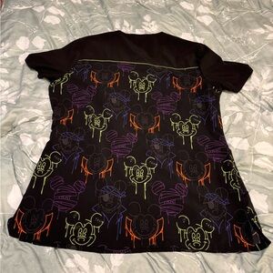 Like new, Disney Halloween women’s scrub top! Size large